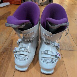 Kids Nordica Ski Boots Size 22